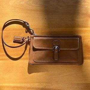 Vintage Coach Leather Tan Wristlet for Sale in Chula Vista, CA